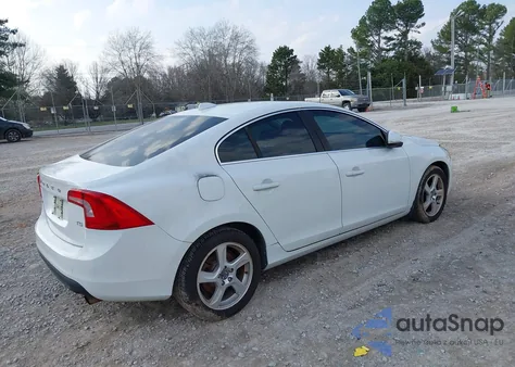 2012 Volvo S60 T5 z USA, uszkodzony, nr VIN YV1622FS8C2122942